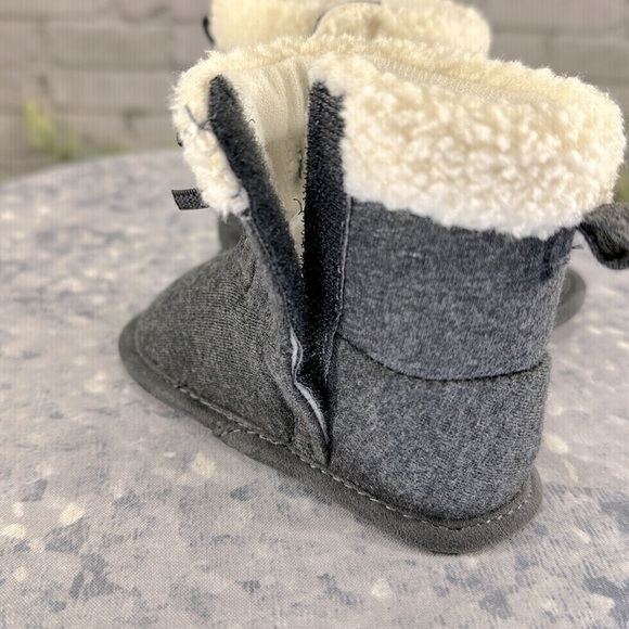 Carter’s Gray Fabric Fur Collar Pom-Pom Soft Booties - Baby 3-6 months🩶EUC - Picture 9 of 10